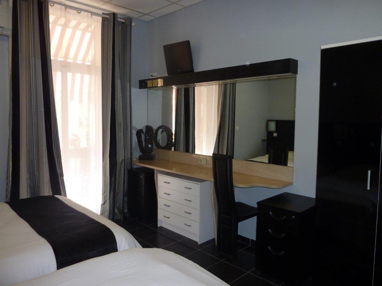 בוסוליי Hotel Villa Boeri מראה חיצוני תמונה